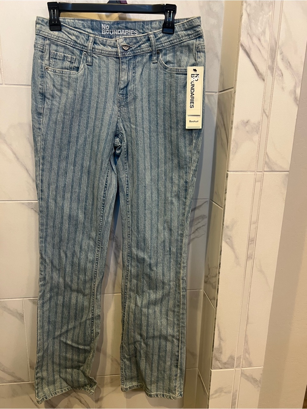 No Boundaries Low Rise Light Enzyme W/Stripe Bootcut Jeans size4 NWT $15